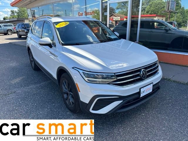 Used 2023 Volkswagen Tiguan SE AWD/4WD image 1