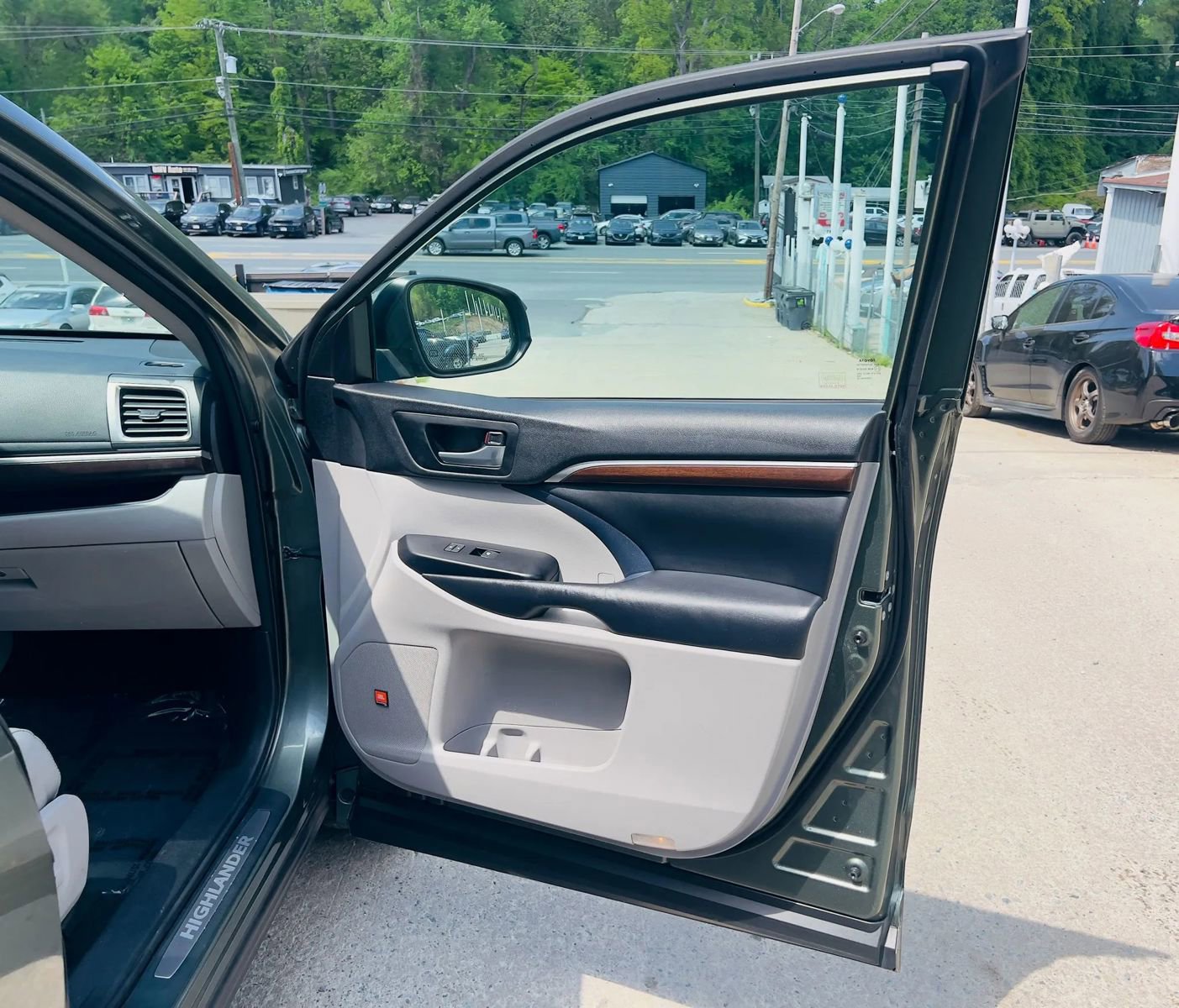 Used 2014 Toyota Highlander Limited Platinum AWD/4WD image 13