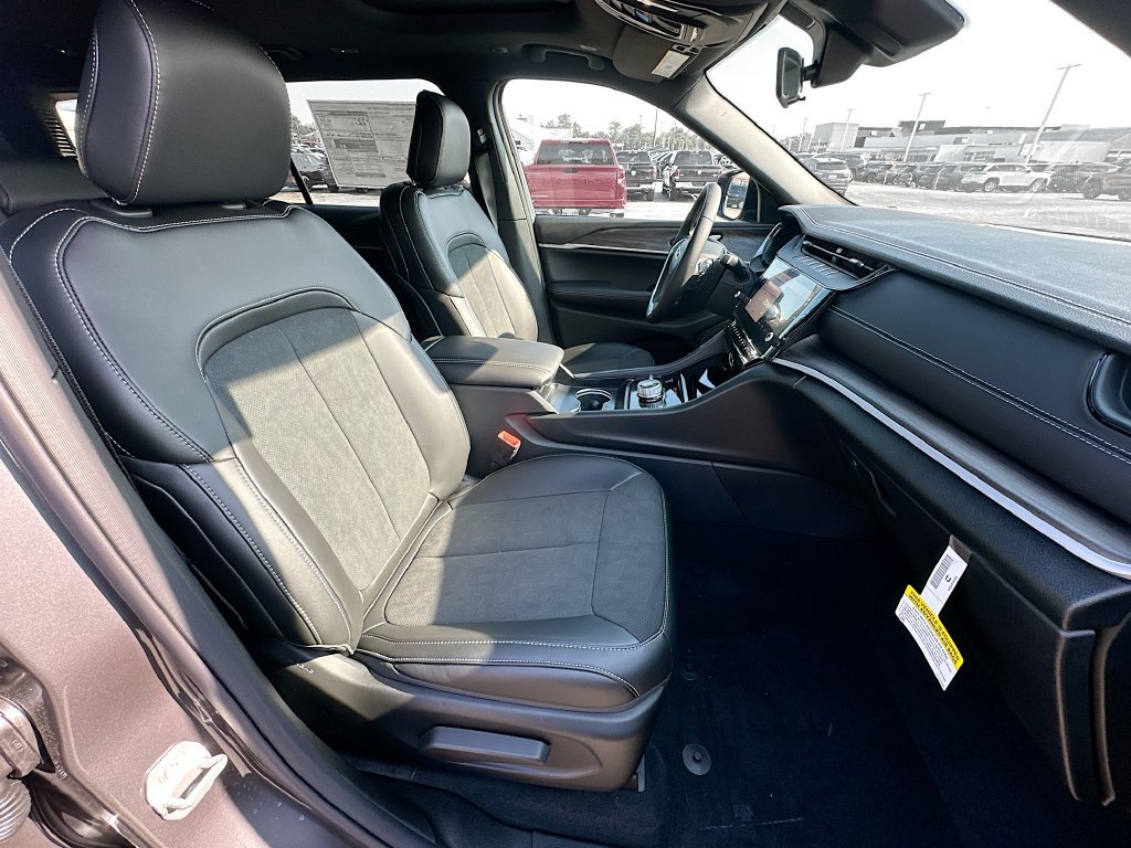 New 2026 Jeep Grand Cherokee L 4WD image 37
