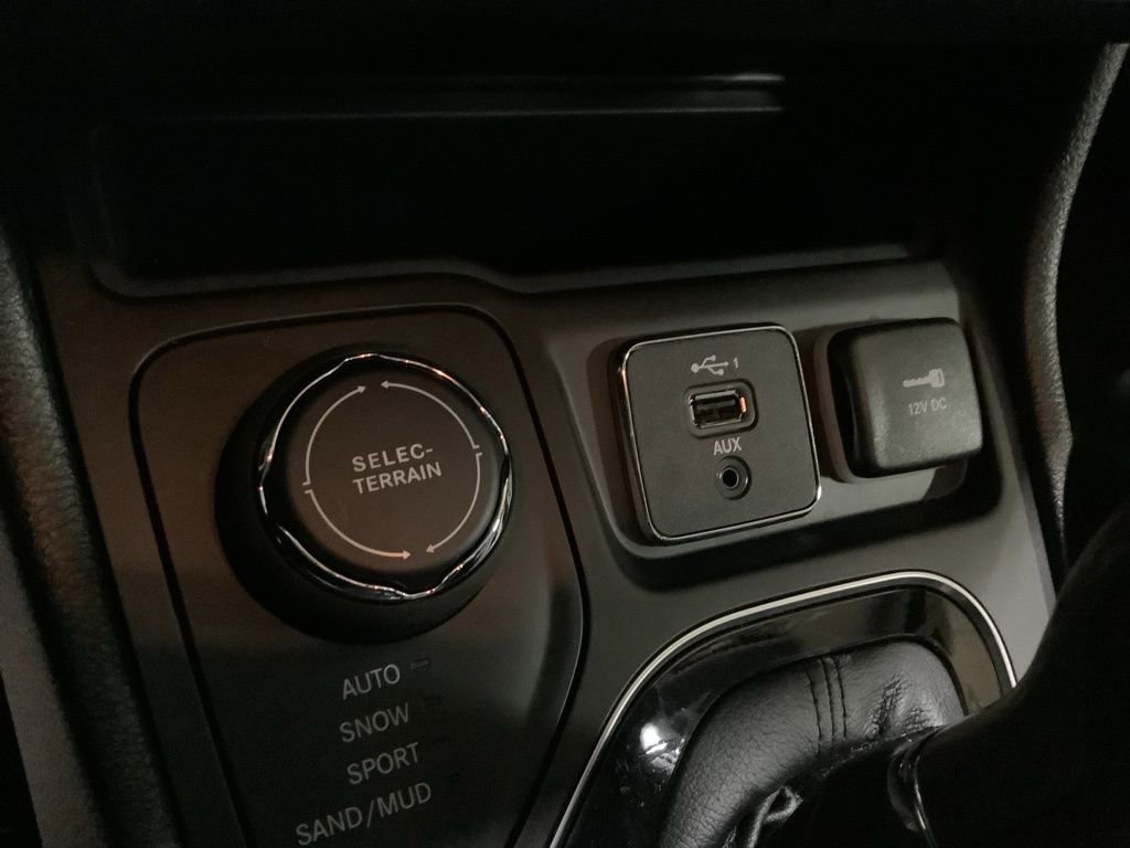 Used 2023 Jeep Cherokee Altitude Lux image 29