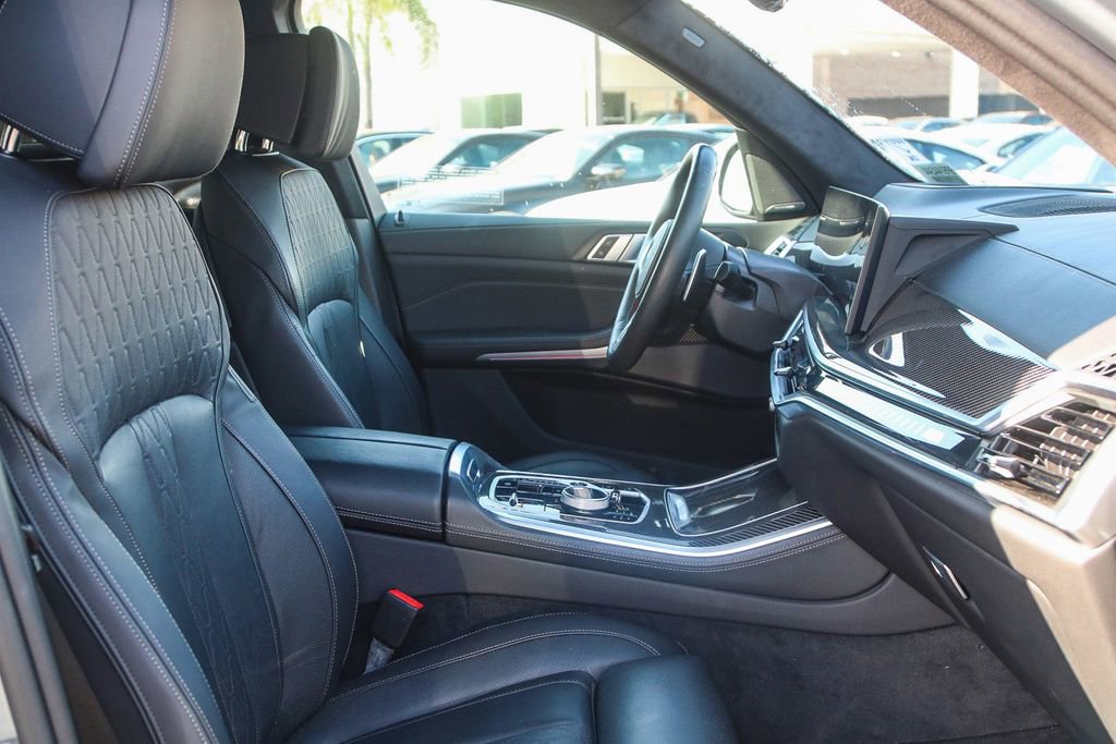 Used 2025 BMW X5 M60i image 17