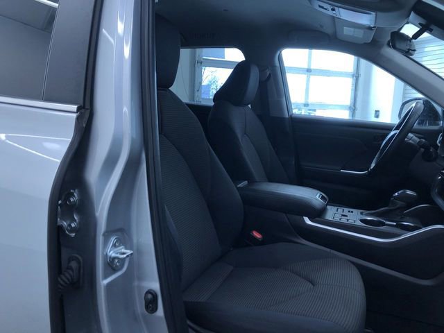 Used 2024 Toyota Highlander LE image 24
