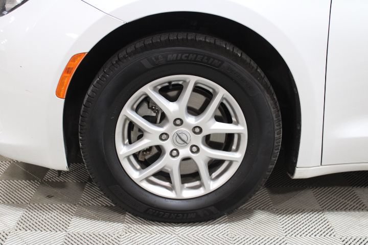 Used 2021 Chrysler Voyager Lxi FWD image 38