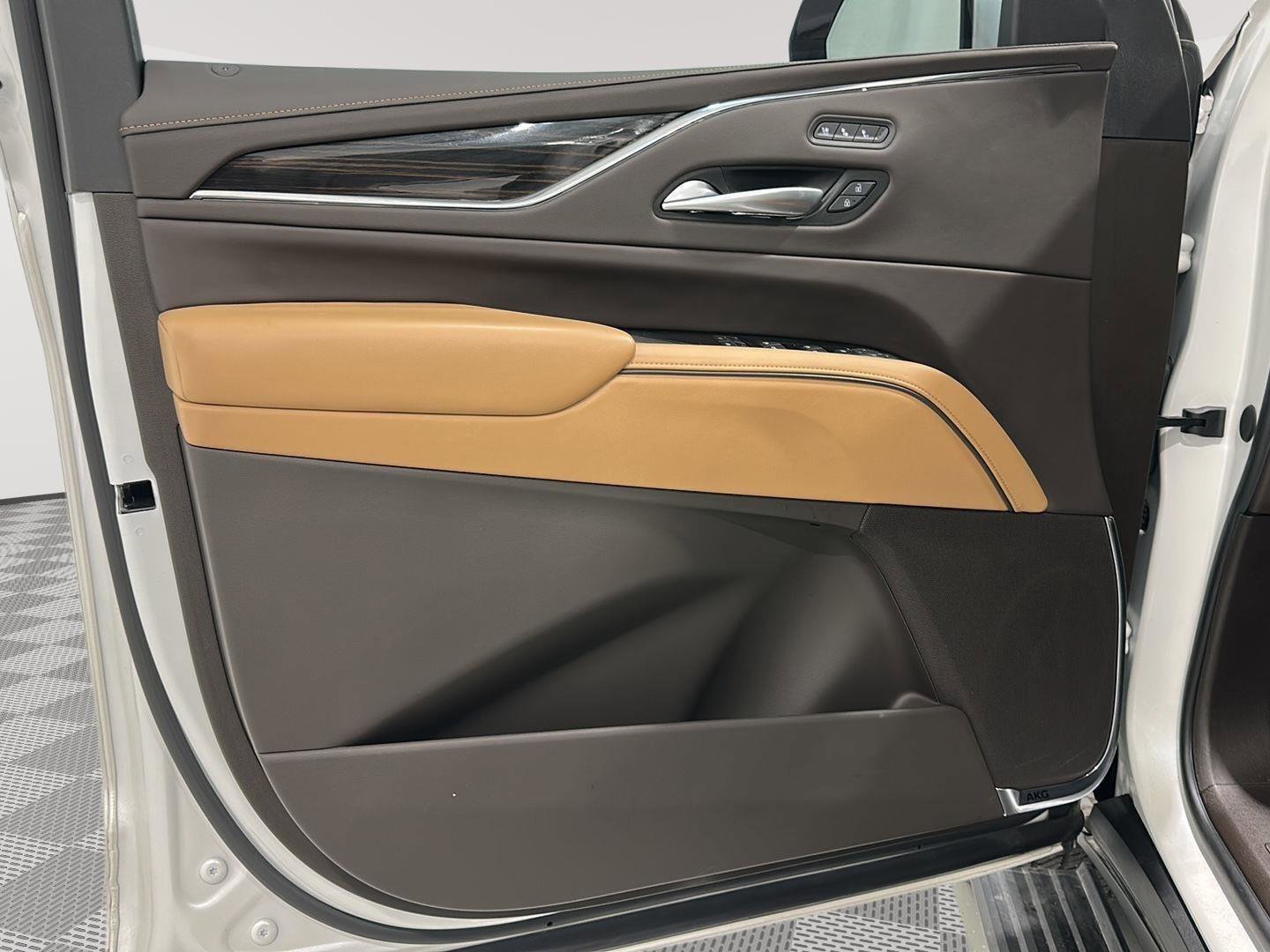 Used 2024 Cadillac Escalade ESV Premium Luxury w/ Performance Package AWD/4WD image 21