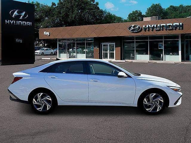 New 2026 Hyundai Elantra Limited FWD image 11