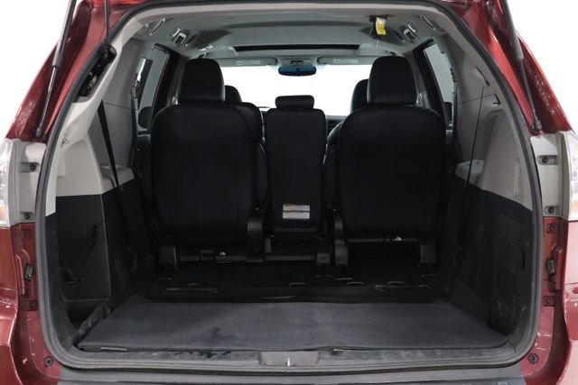Used 2017 Toyota Sienna SE w/ SE Preferred Package FWD image 30