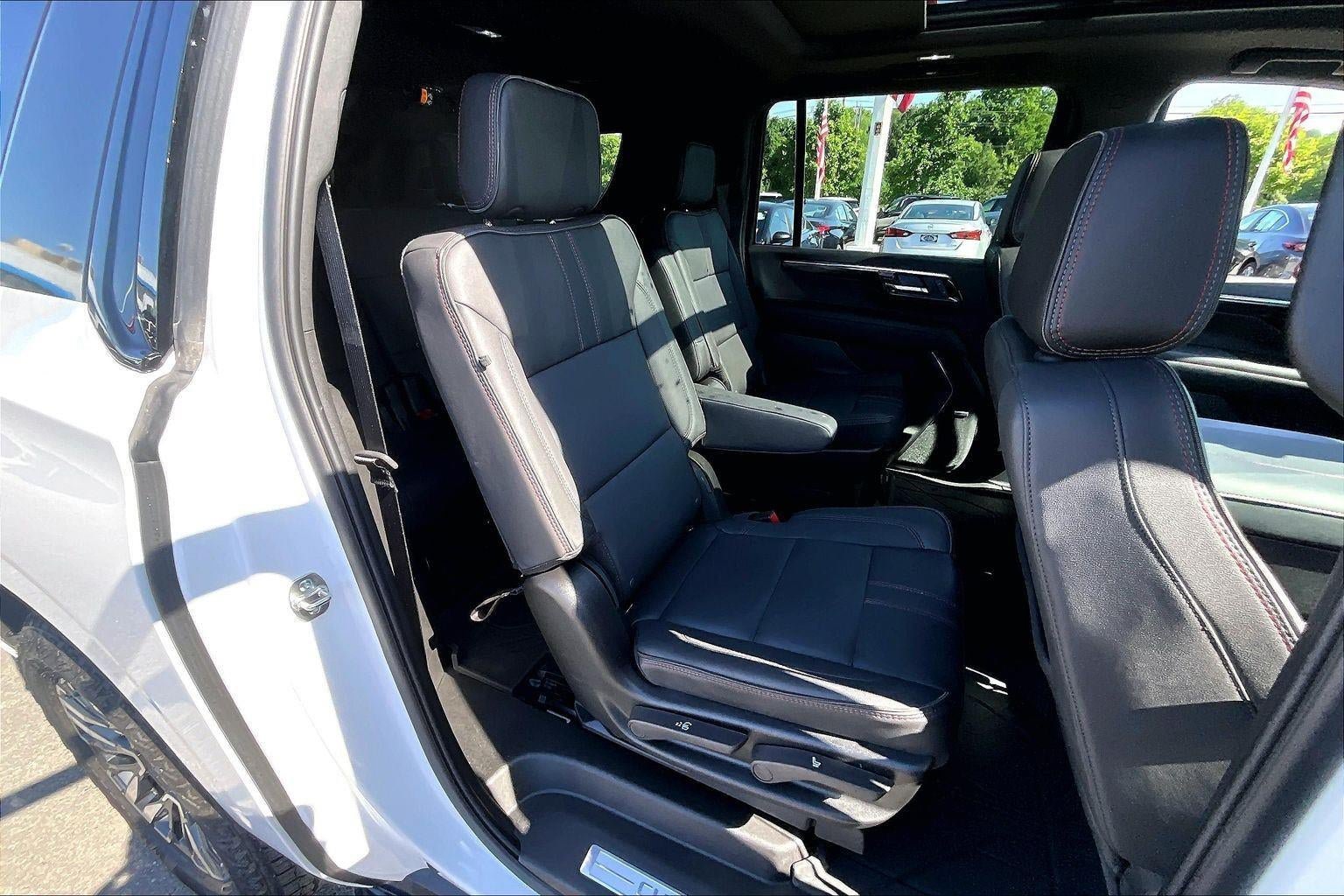 Used 2026 Chevrolet Suburban RST w/ RST Capability Package AWD/4WD image 23