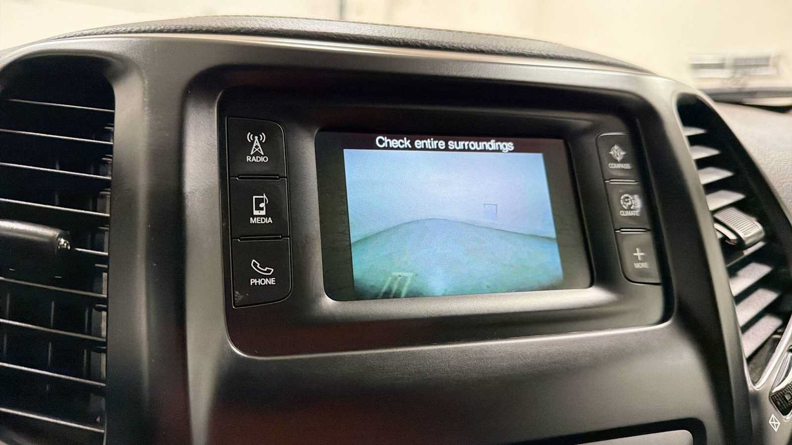 Used 2017 Jeep Cherokee Latitude AWD/4WD image 19