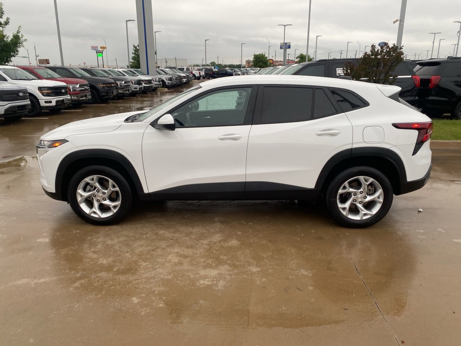 Used 2025 Chevrolet Trax LS w/ LS Convenience Package FWD video 2