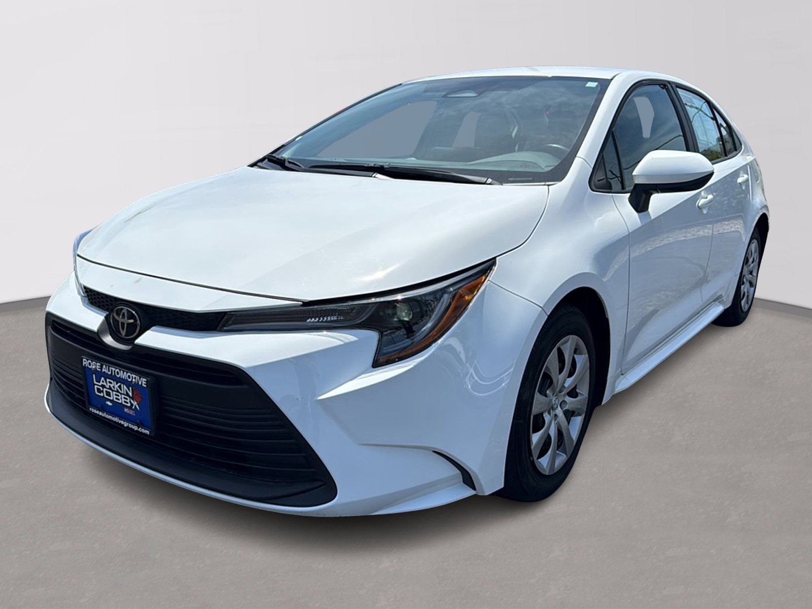 Used 2025 Toyota Corolla LE FWD image 1