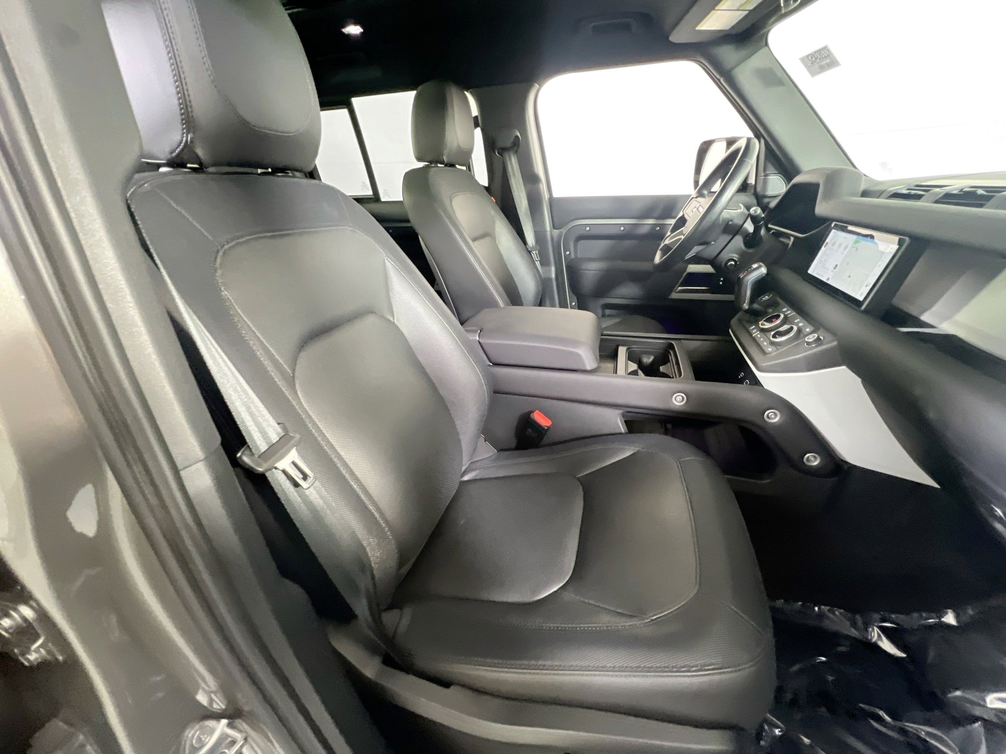 Used 2024 Land Rover Defender 110 X-Dynamic SE image 30