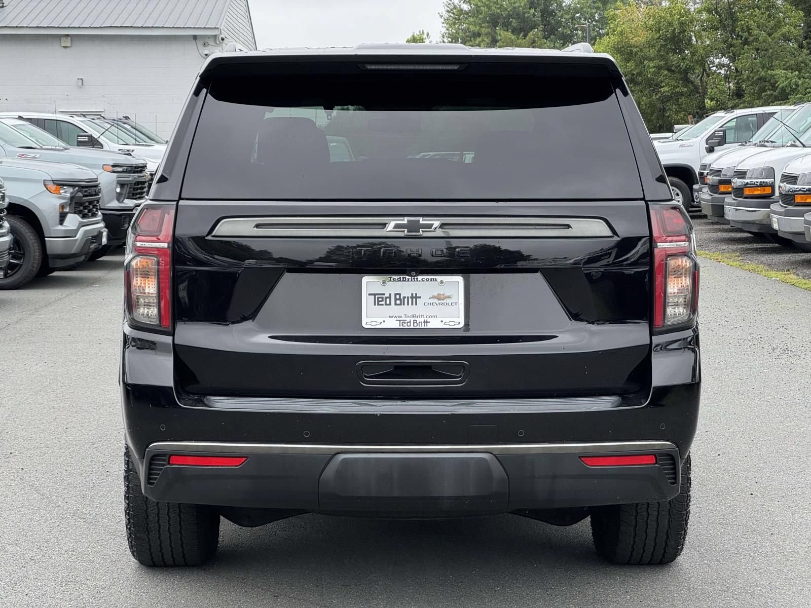 Used 2022 Chevrolet Tahoe Z71 w/ Luxury Package AWD/4WD image 5