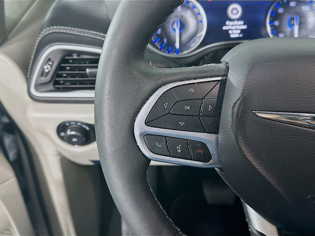 Used 2024 Chrysler Pacifica Touring-L AWD/4WD image 24
