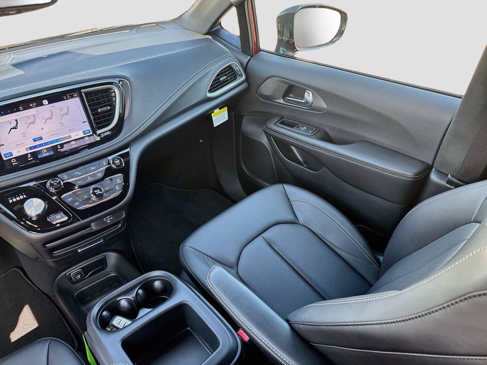 New 2026 Chrysler Pacifica Select w/ S Appearance Package AWD/4WD image 24