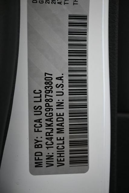 Used 2023 Jeep Grand Cherokee L Laredo AWD/4WD image 44