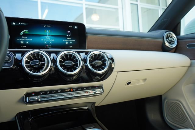Used 2023 Mercedes-Benz CLA 250 image 16