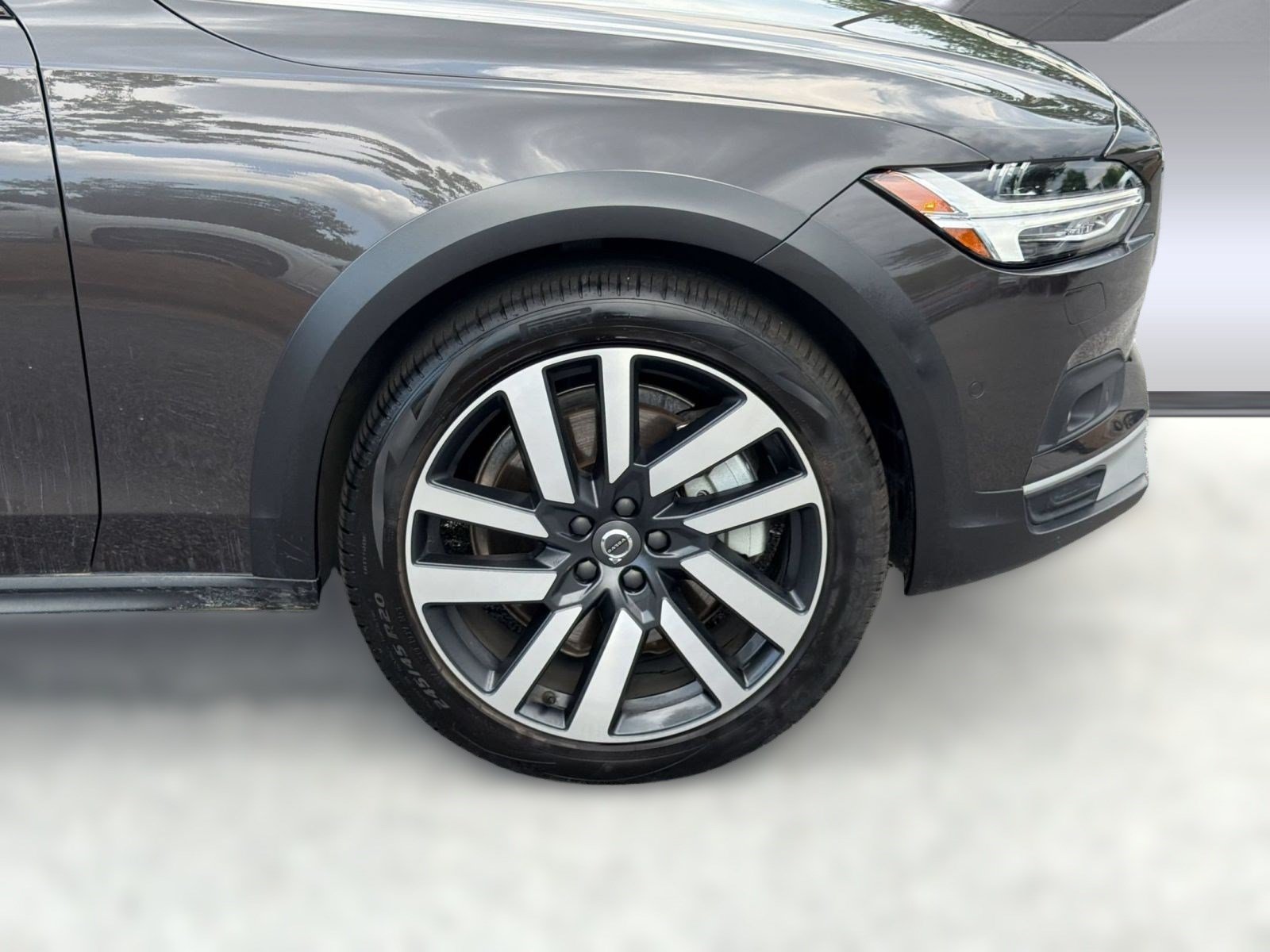 Certified 2025 Volvo V90 B6 Cross Country Ultra AWD/4WD image 12