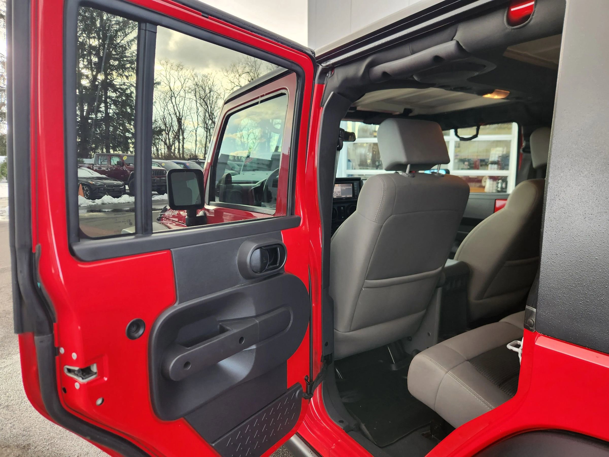 Used 2010 Jeep Wrangler Unlimited Rubicon w/ Trailer Tow Group image 31