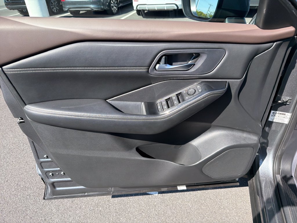 Used 2023 Nissan Rogue SV w/ SV Premium B Package AWD/4WD image 15
