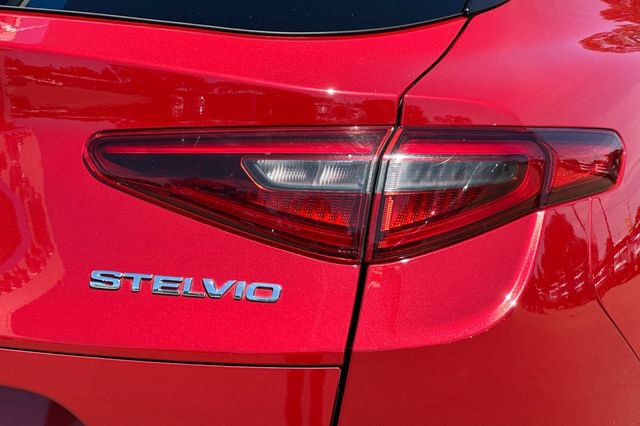 Used 2018 Alfa Romeo Stelvio Ti Sport AWD/4WD image 31