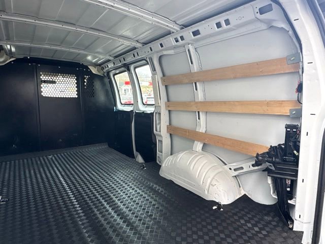 Used 2024 Chevrolet Express 2500 w/ Driver Convenience Package image 15