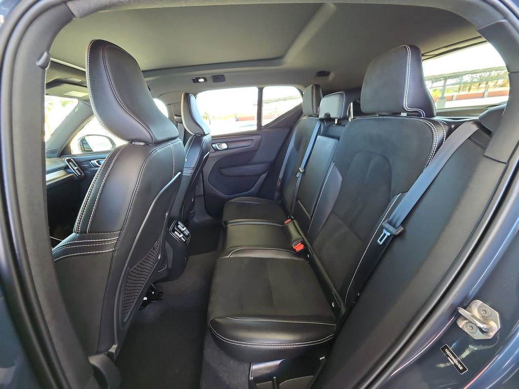 Used 2022 Volvo XC40 P8 Recharge Plus image 25