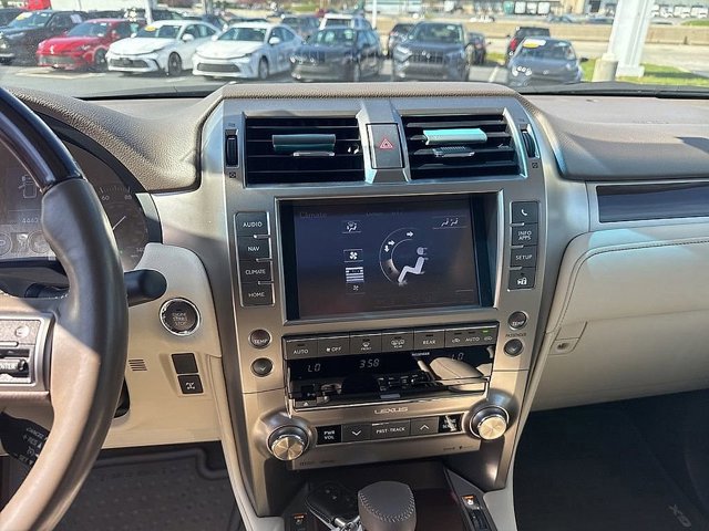 Used 2019 Lexus GX 460 Premium w/ Premium Package image 21