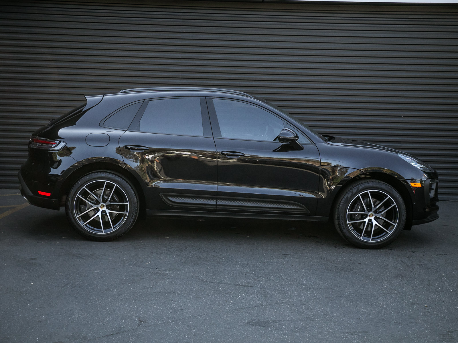 Certified 2023 Porsche Macan AWD/4WD image 8