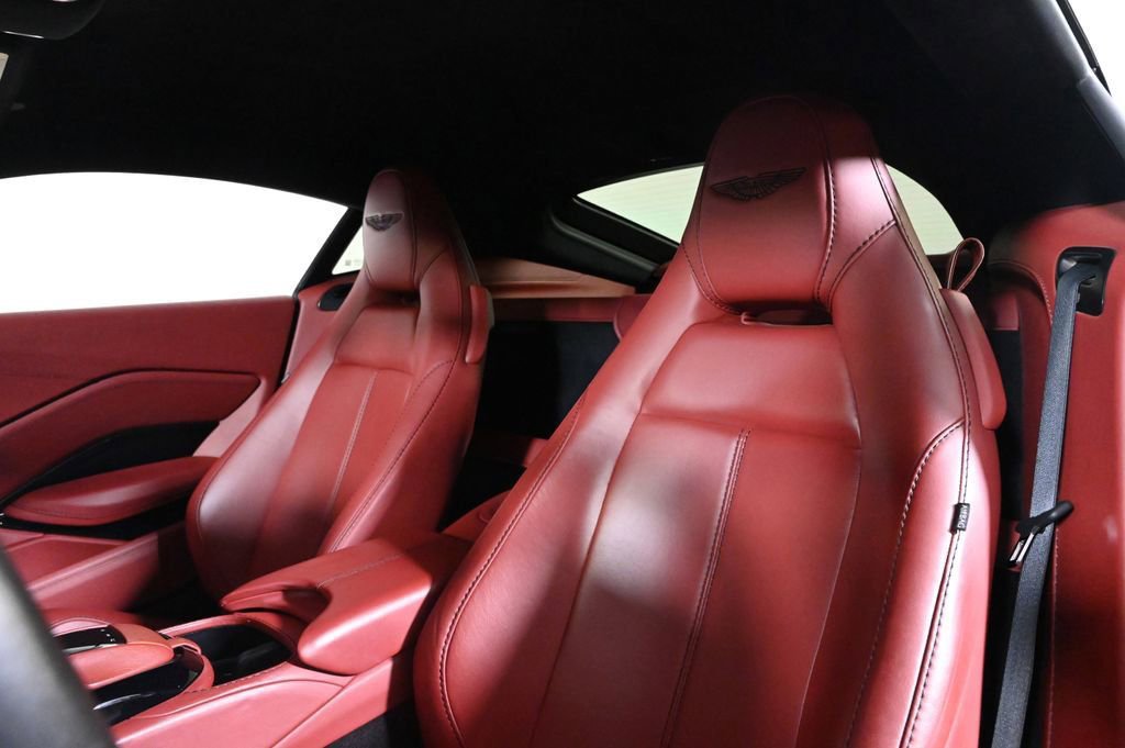 Used 2020 Aston Martin V8 Vantage Coupe image 17