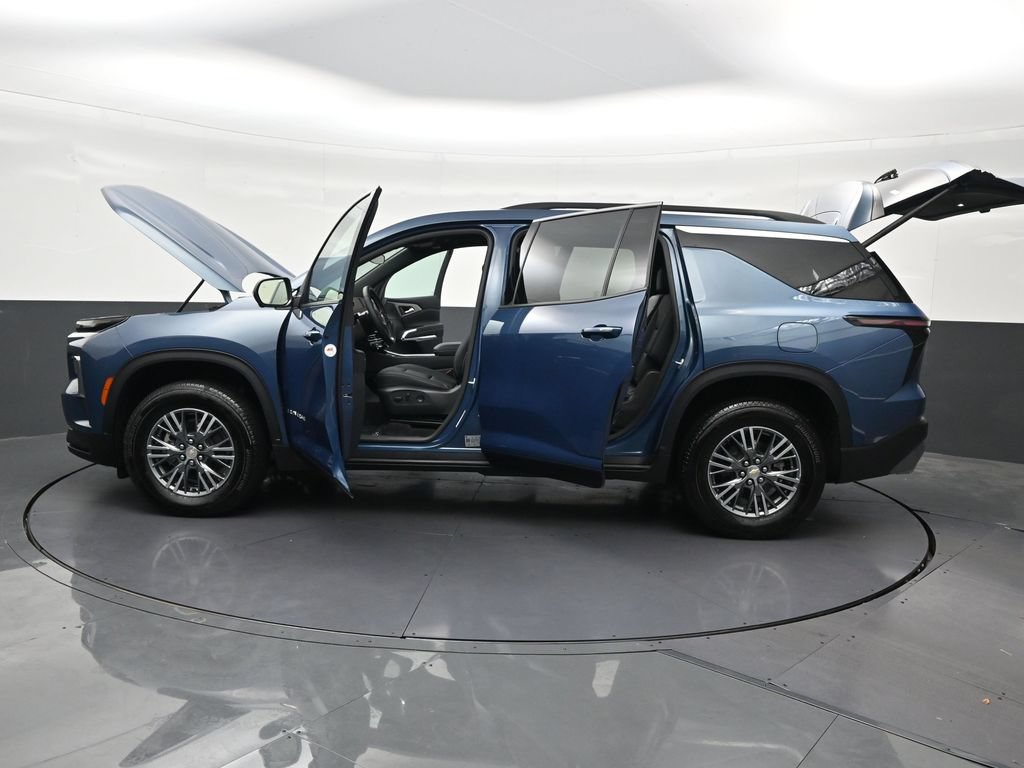 Used 2025 Chevrolet Traverse LT w/ Driver Confidence Package FWD image 39