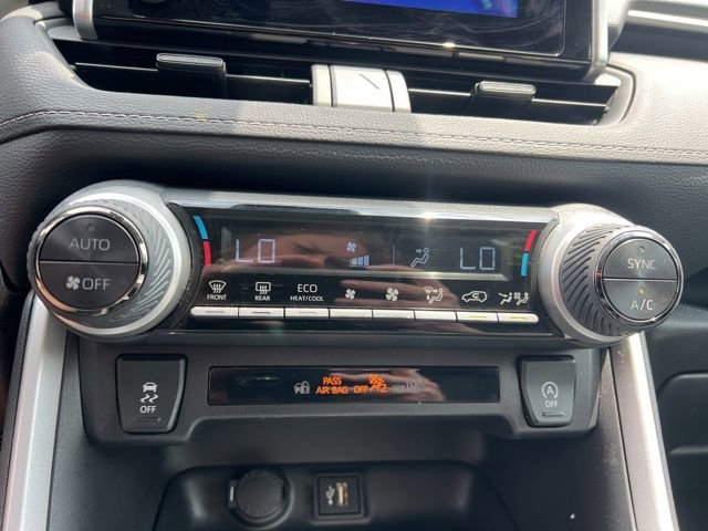 Used 2025 Toyota RAV4 XLE FWD image 20
