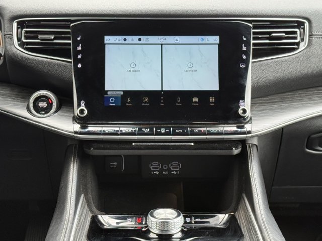 Used 2024 Jeep Wagoneer L Series II RWD image 18