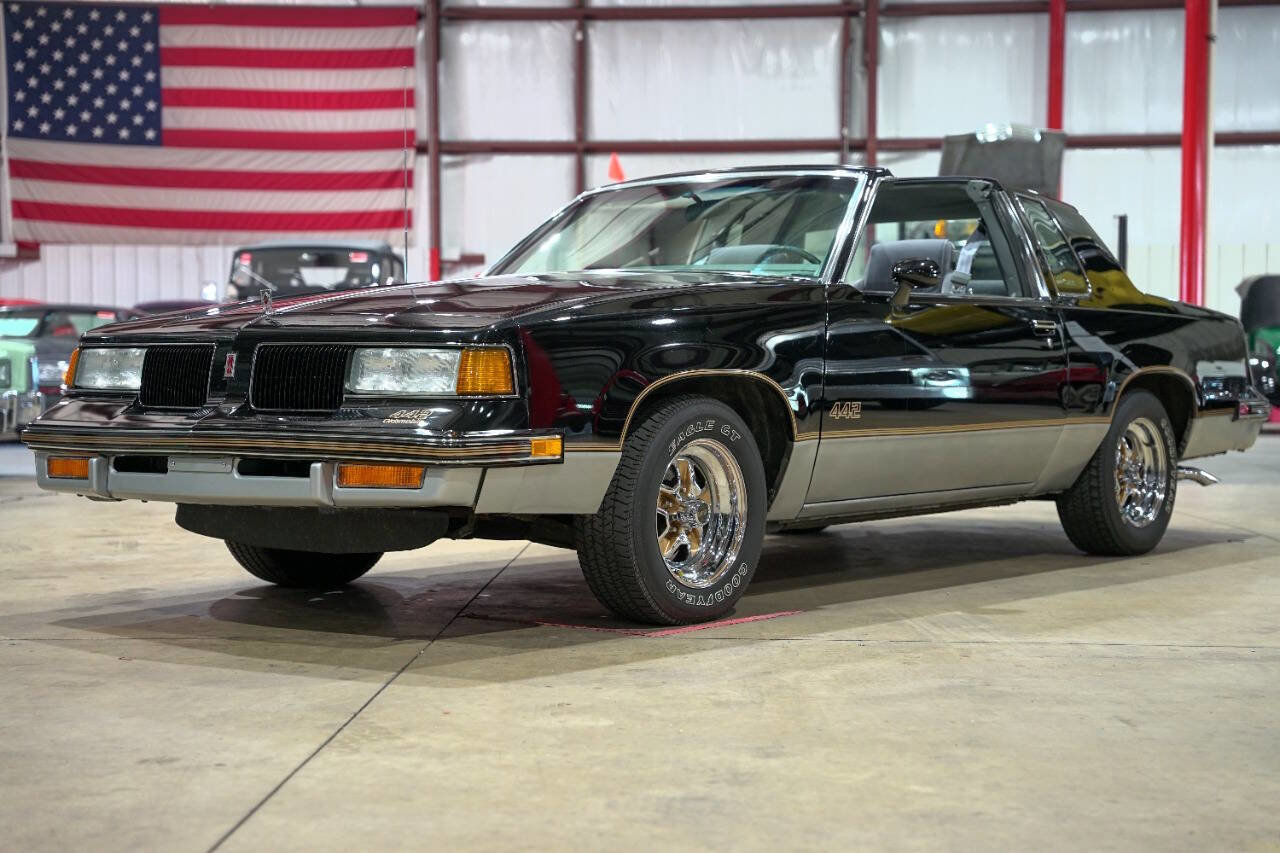 Used 1987 Oldsmobile Cutlass Supreme Salon image 1