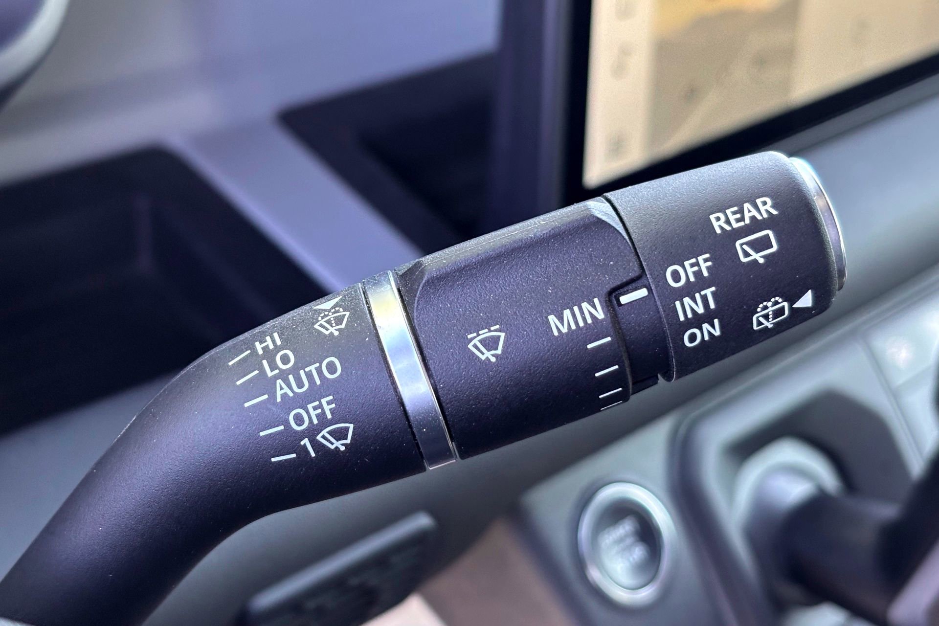 Used 2024 Land Rover Defender 110 X-Dynamic SE image 15