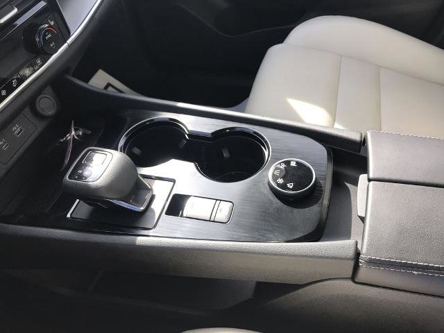 Certified 2022 Nissan Rogue SV w/ SV Premium Package AWD/4WD image 20