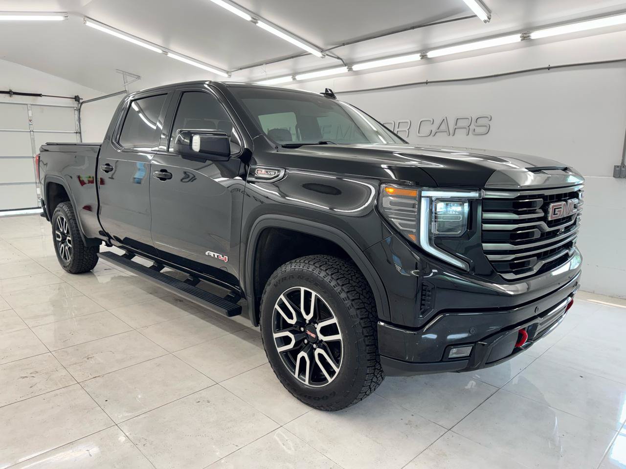 Used 2022 GMC Sierra 1500 AT4 w/ AT4 Premium Package AWD/4WD image 3