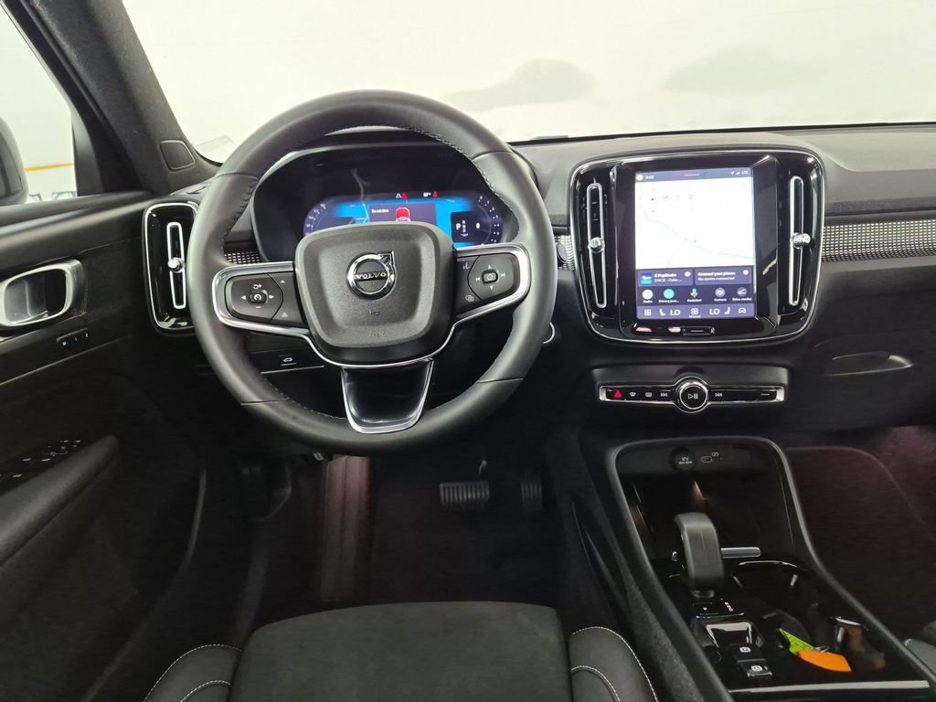 Used 2023 Volvo XC40 B5 Plus AWD/4WD image 31