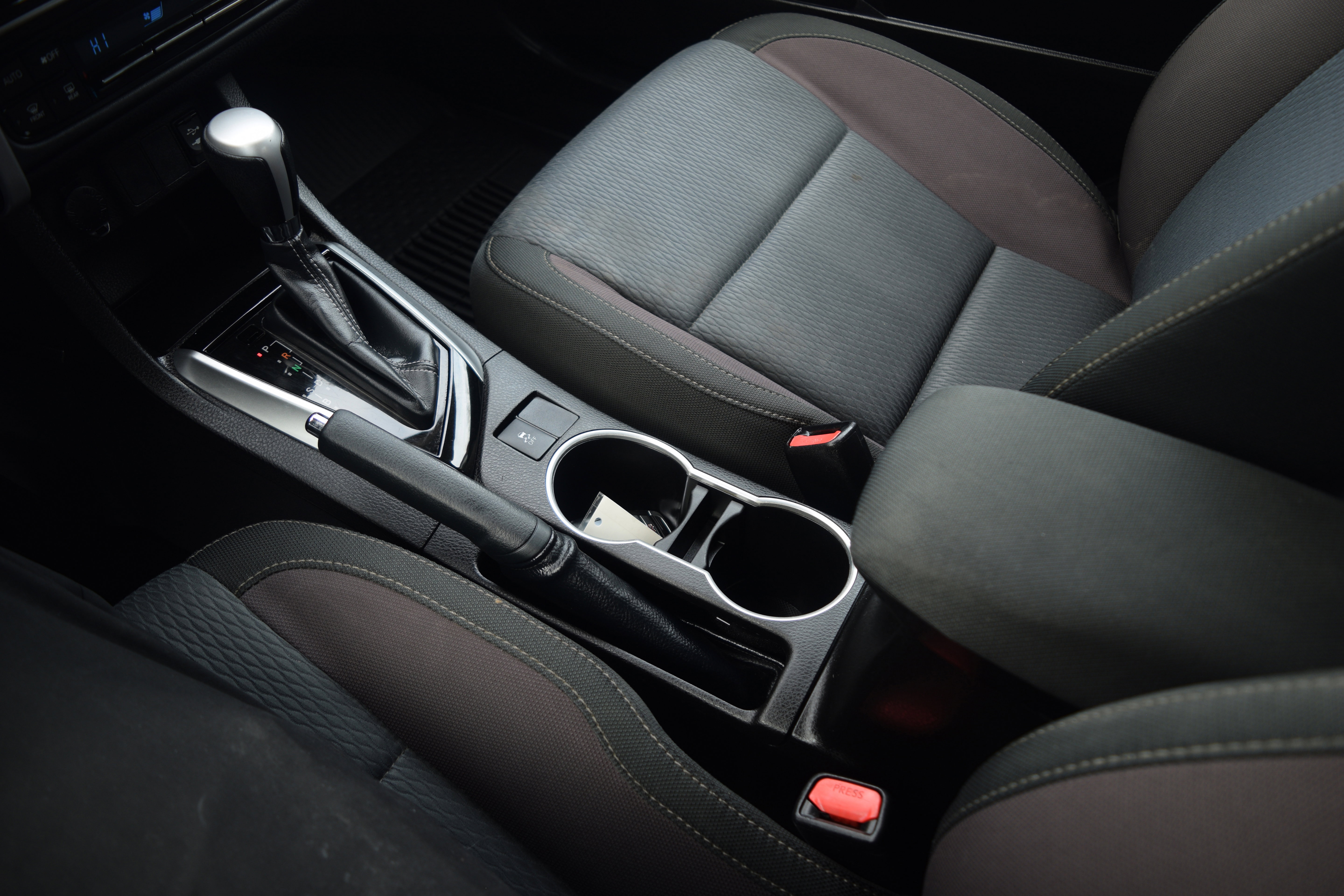 Used 2018 Toyota Corolla LE image 13