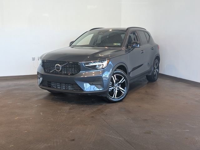 Used 2026 Volvo XC40 B5 Core w/ Climate Package