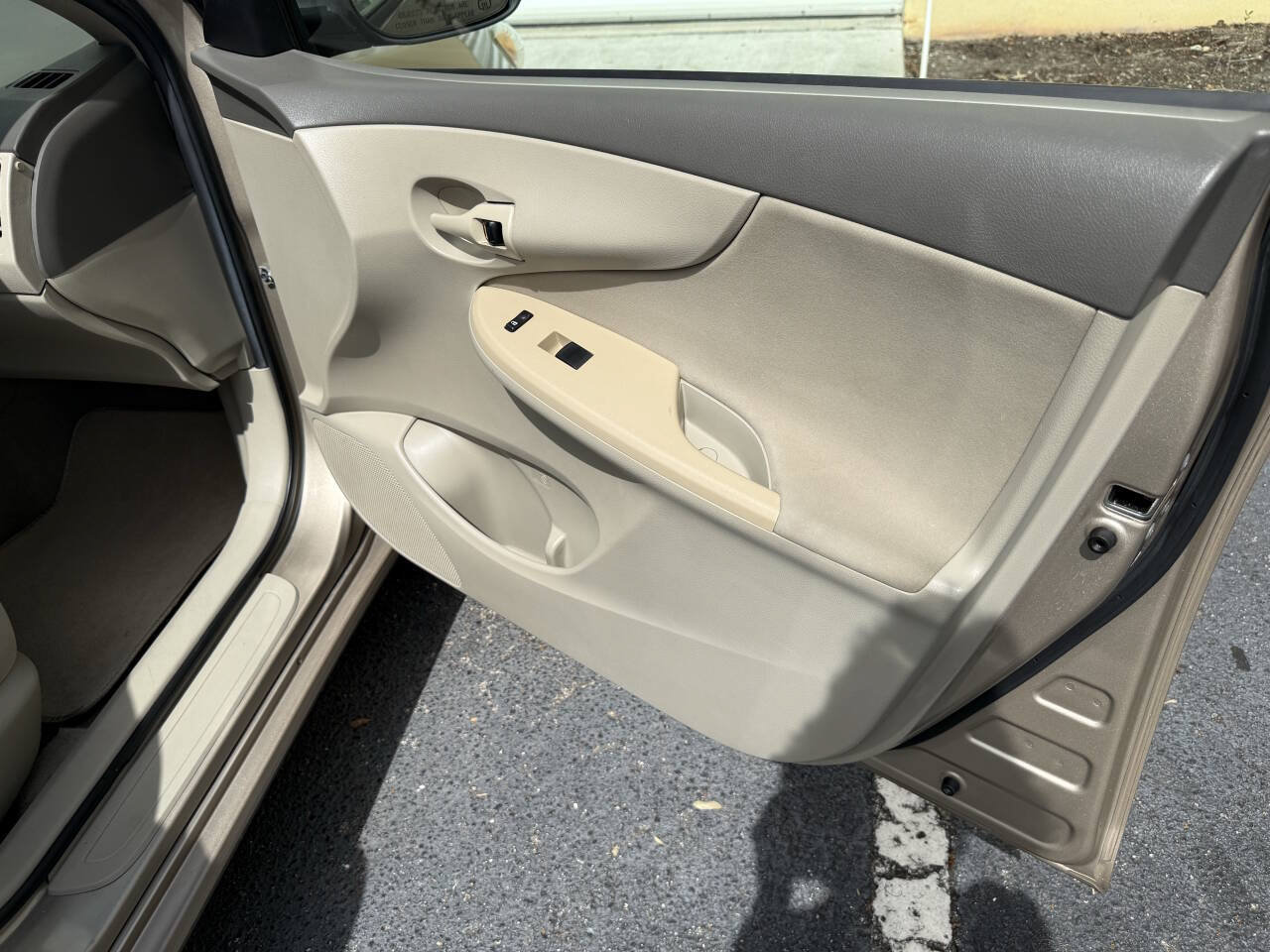 Used 2009 Toyota Corolla LE FWD image 15
