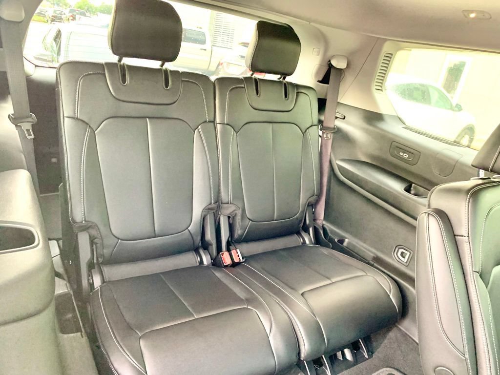 Used 2022 Jeep Grand Cherokee L Limited RWD image 36
