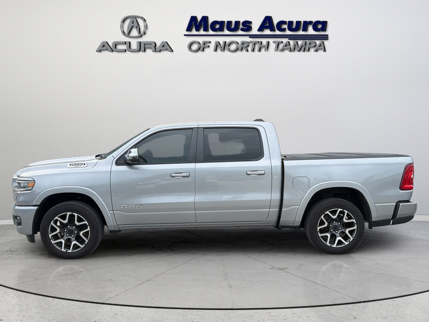 Used 2025 RAM 1500 Laramie AWD/4WD image 6