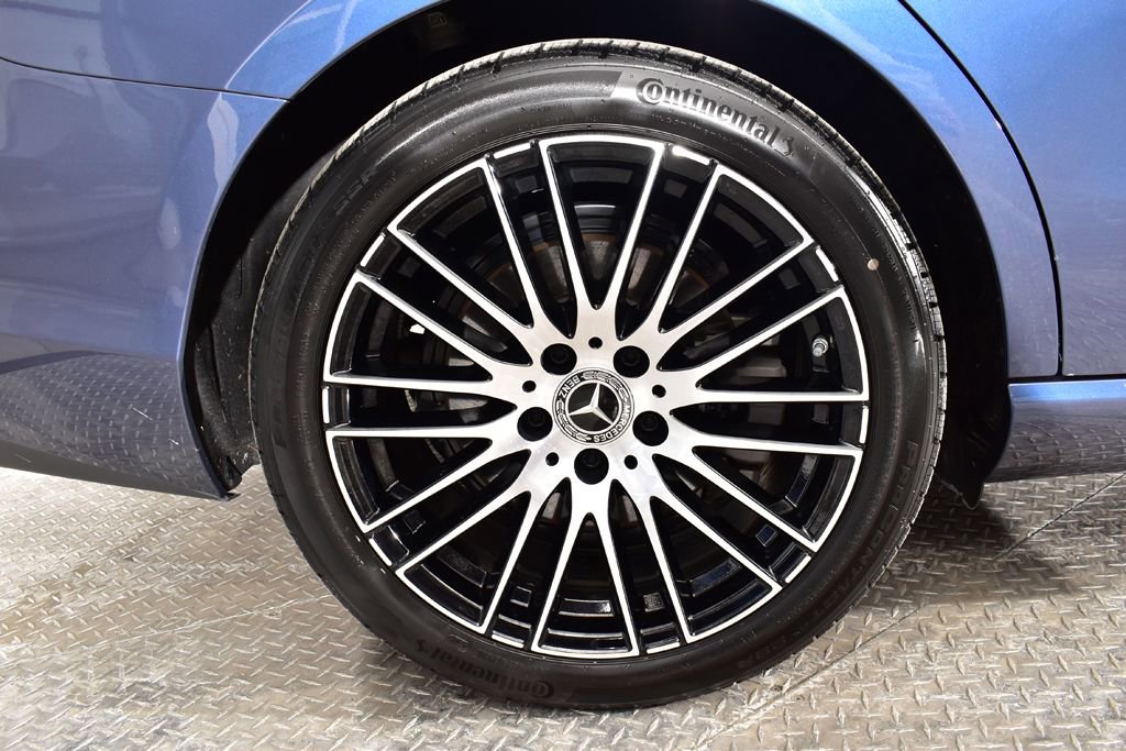 Used 2025 Mercedes-Benz C 300 4MATIC Sedan image 32