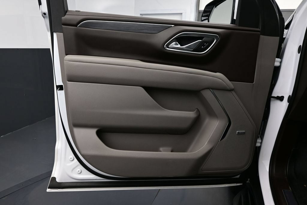 Used 2023 GMC Yukon SLT w/ SLT Luxury Package RWD image 7