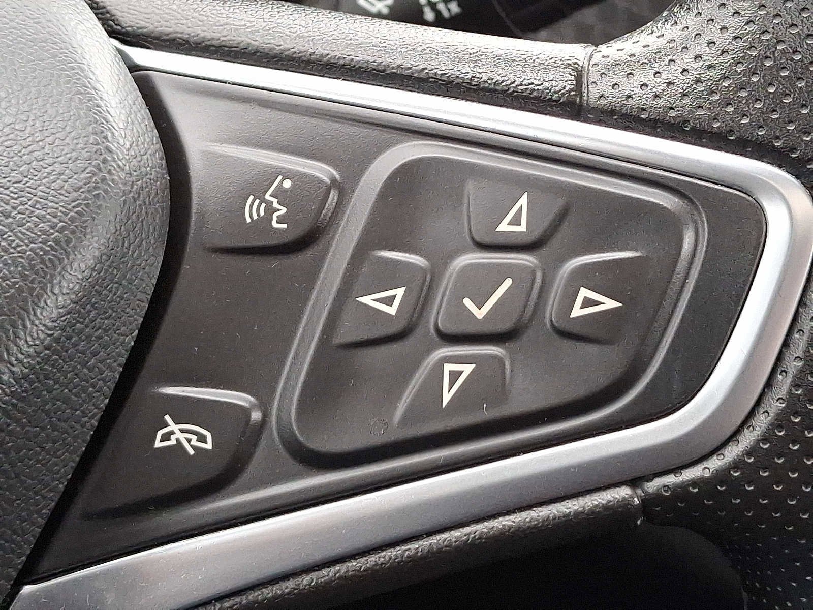 Used 2023 Chevrolet Malibu LT image 25