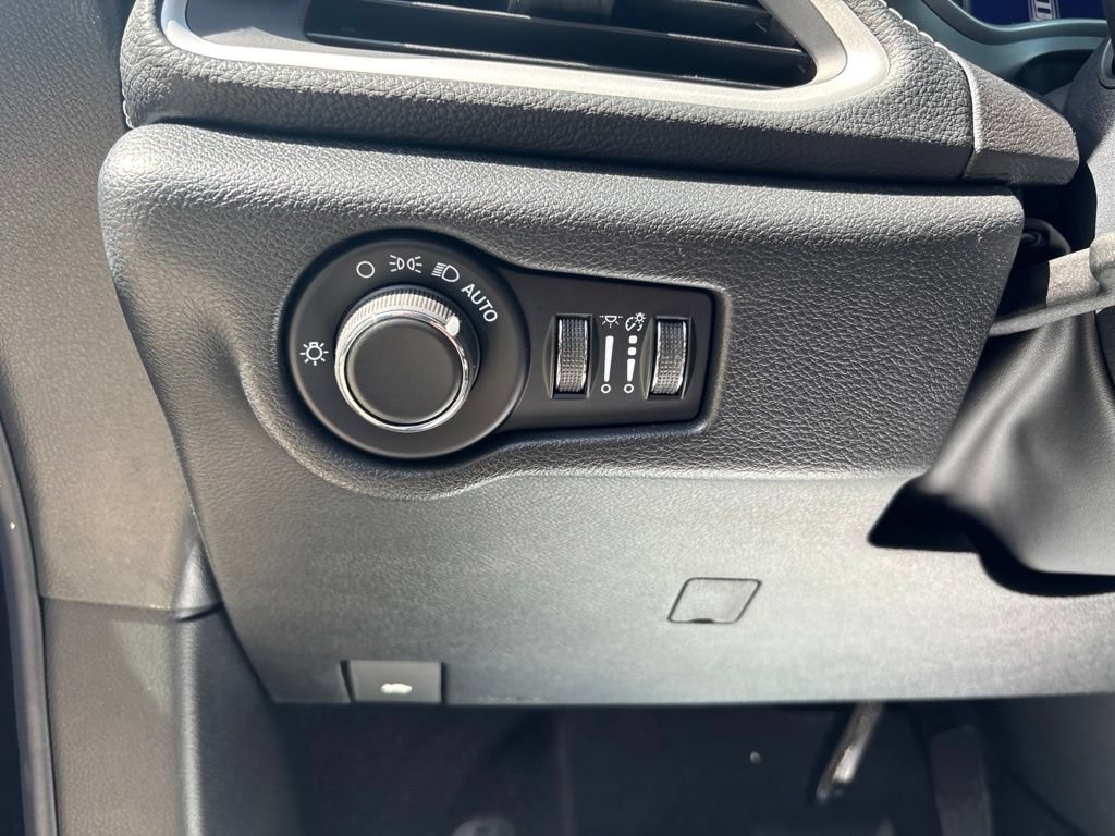 New 2027 Chrysler Pacifica Select FWD image 35