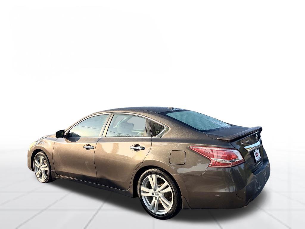 Used 2013 Nissan Altima 3.5 SL w/ Technology Pkg FWD image 3