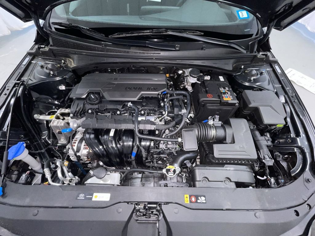 Used 2025 Hyundai Elantra Sport image 13