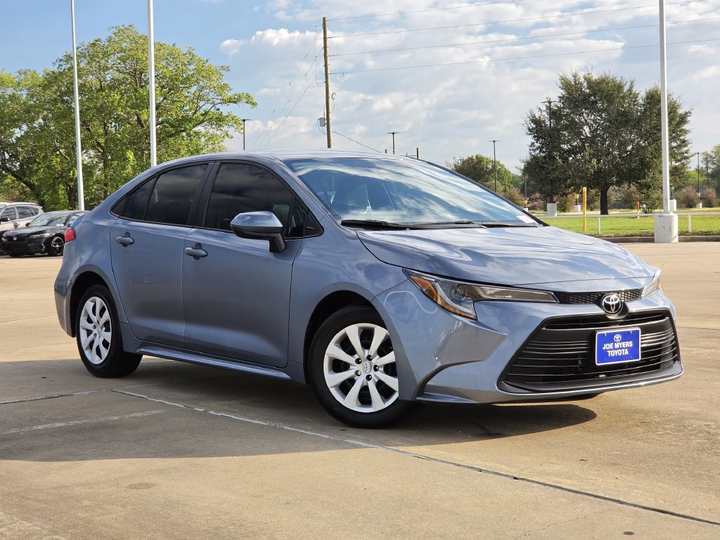 Used 2024 Toyota Corolla LE FWD image 2