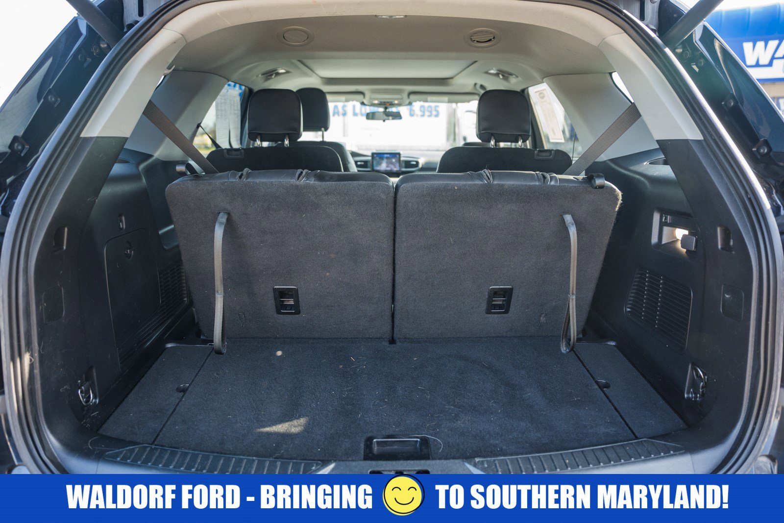 Used 2022 Ford Explorer XLT w/ Equipment Group 202A image 10